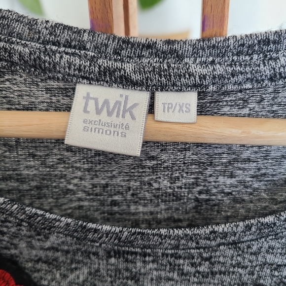 Twik flower patch t-shirt in like new condition - Picture 3 of 7